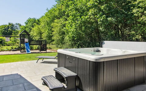 Biergh - 30Km from the Sea: Sanitærarmatur, Badekar, Have, Svømmepøl, Jacuzzi, Gård, Stueplante, Landscaping, Backyard