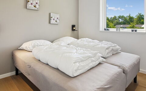 Biergh - 30Km from the Sea: Seng, Soveværelse, Sengetøj, Sengetøj, Træ, Sengetøj, Indretning, Bed Frame, Møbel, Etage