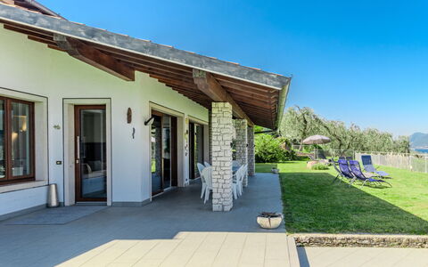 Manuela: Hjem, Veranda, Estate, Sommerhus, Stuehus, Skygge, Have, Villa, Altan, Lawn