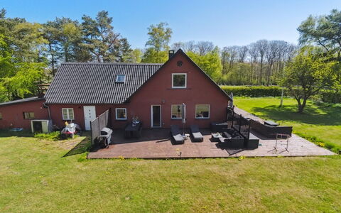 Hornbogi - 1Km from the Sea: Møbel, Træ, Indretning, Gulvbelægning, Etage, Stol, Værelse, Loft, Stue, Lejlighed