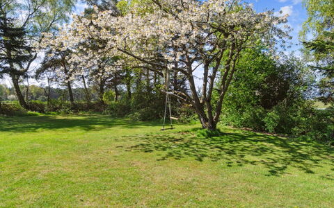 Hornbogi - 1Km from the Sea: Møbel, Træ, Indretning, Gulvbelægning, Etage, Stol, Værelse, Loft, Stue, Lejlighed