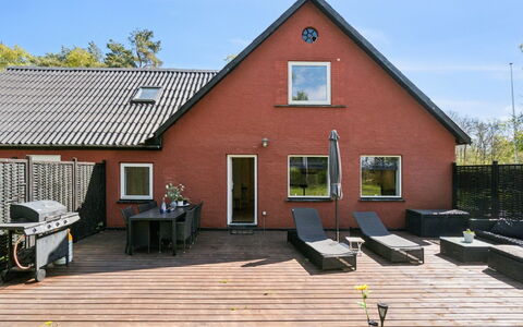 Hornbogi - 1Km from the Sea: Møbel, Træ, Indretning, Gulvbelægning, Etage, Stol, Værelse, Loft, Stue, Lejlighed