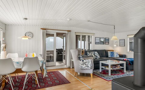 Thorsmod - 1.8Km from the Sea: Møbel, Indretning, Træ, Loft, Gulvbelægning, Couch, Stue, Etage, Værelse, Bord