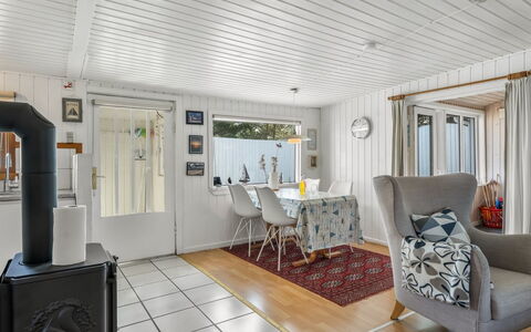 Thorsmod - 1.8Km from the Sea: Træ, Indretning, Gulvbelægning, Loft, Etage, Hjem, Møbel, Værelse, Stue, Billedramme