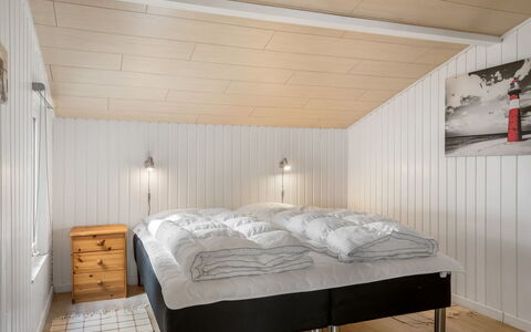 Thorsmod - 1.8Km from the Sea: Møbel, Træ, Indretning, Gulvbelægning, Etage, Stol, Værelse, Loft, Stue, Lejlighed