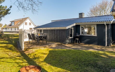 Thorsmod - 1.8Km from the Sea: Møbel, Træ, Indretning, Gulvbelægning, Etage, Stol, Værelse, Loft, Stue, Lejlighed