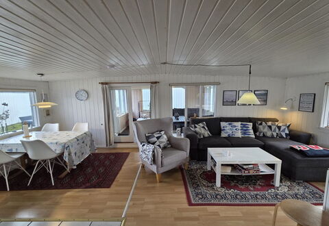 Thorsmod - 1.8Km from the Sea: Træ, Hjem, Stue, Sommerhus, Hårdttræ, Couch, Bejdse, Kaffebord, Trægulve