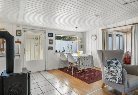 Thorsmod - 1.8Km from the Sea: Træ, Indretning, Gulvbelægning, Loft, Etage, Hjem, Møbel, Værelse, Stue, Billedramme