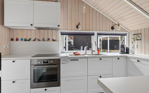 Saija - 2.1Km from the Sea: Køkken, Træ, Countertop, Indretning, Cabinetry, Køkken Apparat, Gulvbelægning, Loft, Større Bandage, Hjem