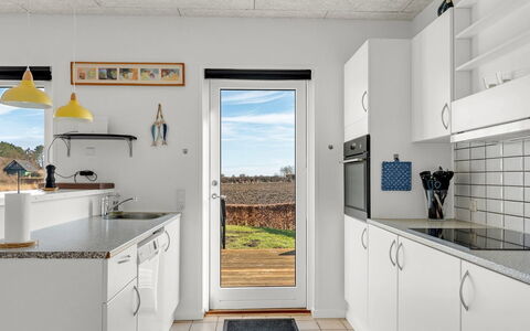 Angret - 380M from the Sea: Køkken, Væg, Countertop, Køkken Apparat, Større Bandage, Lejlighed, Kompositmateriale, Cabinetry, Husholdningsapparat