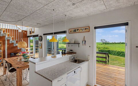 Angret - 380M from the Sea: Loft, Hårdttræ, Køkken, Bejdse, Design, Stol, Krydsfiner, Countertop, Stueplante, Køkken & Spisebord