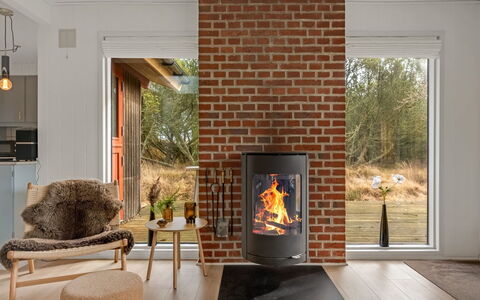 Leonor - 1.8Km from the Sea: Hearth, Brændeovn, Ildsted, Skorsten, Varme, Mursten, Stue, Naturmateriale