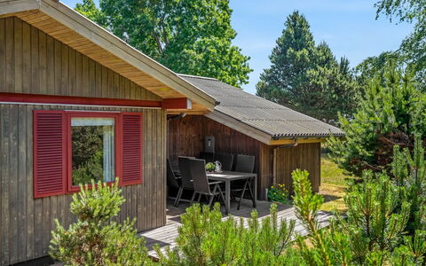 Leonor - 1.8Km from the Sea: Hjem, Tag, Hus, Dør, Sommerhus, Skygge, Have, Bunddække, Veranda, Gård