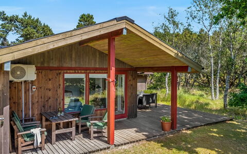 Leonor - 1.8Km from the Sea: Hjem, Tag, Hus, Dør, Sommerhus, Skygge, Have, Bunddække, Veranda, Gård