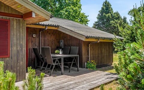 Leonor - 1.8Km from the Sea: Hjem, Tag, Hus, Dør, Sommerhus, Skygge, Have, Bunddække, Veranda, Gård