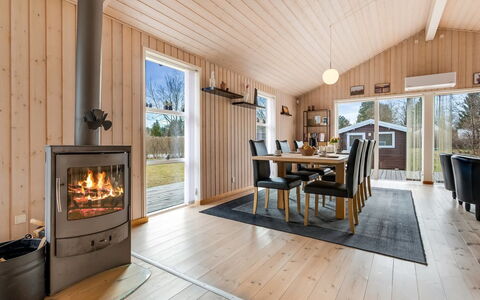 Vilhelm - 7.5Km from the Sea: Træ, Gulvbelægning, Etage, Trægulve, Møbel, Husholdningsapparat, Hårdttræ, Hearth, Stue, Laminat Gulv