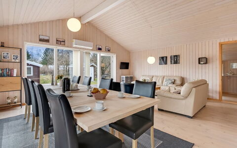 Vilhelm - 7.5Km from the Sea: Træ, Hjem, Loft, Indretning, Møbel, Trægulve, Køkken & Spisebord, Stue, Hårdttræ, Sommerhus