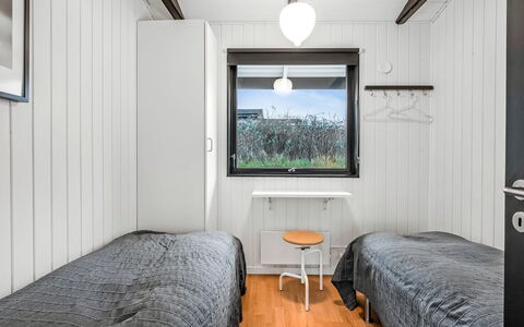 Gertina - 100M from the Sea: Soveværelse, Træ, Seng, Sengetøj, Loft, Etage, Sengetøj, Gulvbelægning, Indretning, Bed Frame