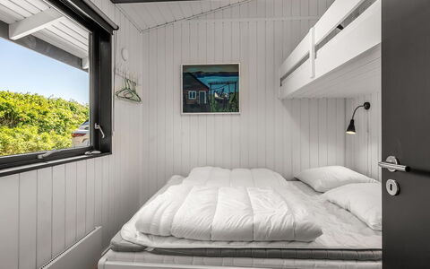 Gertina - 100M from the Sea: Soveværelse, Seng, Sengetøj, Sengetøj, Bed Frame, Loft, Sengetøj, Køjeseng, Pude, Throw Pillow