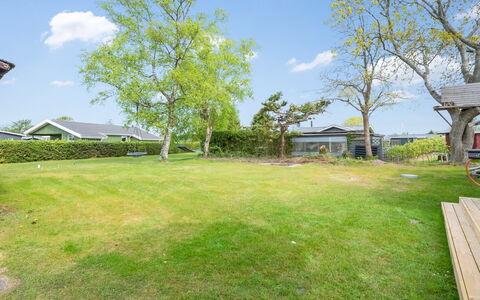 Ilda - 800M from the Sea: Busk, Have, Lawn, Skygge, Bunddække, Gård, Landscaping, Backyard, Estate, Parkere