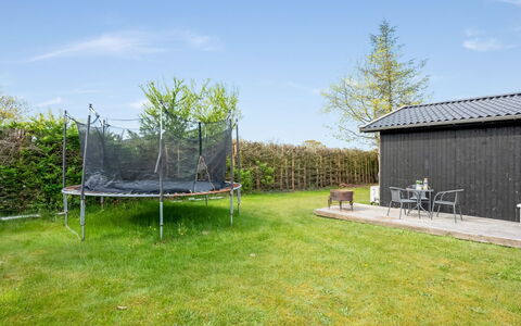 Ilda - 800M from the Sea: Land Lot, Have, Skygge, Lawn, Trampolin, Backyard, Gård, Landscaping, Parkere, Garden Bygninger
