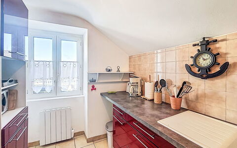 Maison Aristide Briand: Køkken, Countertop, Gulvbelægning, Indretning, Køkken Apparat, Cabinetry, Større Bandage, Etage, Møbel, Hjem