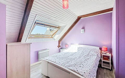 Maison Aristide Briand: Seng, Indretning, Soveværelse, Sengetøj, Møbel, Etage, Sengetøj, Gulvbelægning, Træ, Loft