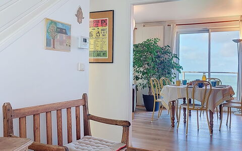 Ty Kérael: Boligområde, Hjem, Hus, Dør, Lejlighed, Forstad, Altan, Gårdsplads, Gård, Indkørsel