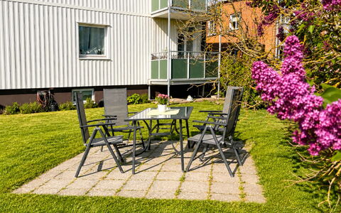 Alegränd: Busk, Have, Lawn, Gård, Udendørs Møbler, Landscaping, Stol, Backyard, Skygge, Udendørs Bord