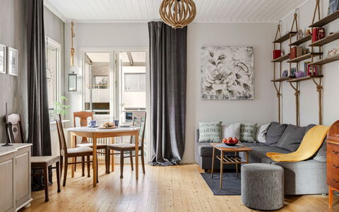 Alegränd: Boligområde, Hjem, Hus, Dør, Lejlighed, Forstad, Altan, Gårdsplads, Gård, Indkørsel
