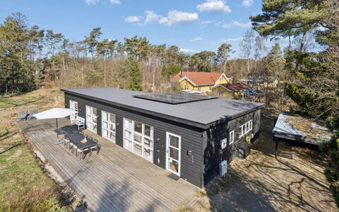 Svenja - 300M from the Sea: Loft, Gulvbelægning, Indretning, Etage, Kompositmateriale, Møbel, Udvej, Hotel, Design, Dagslys