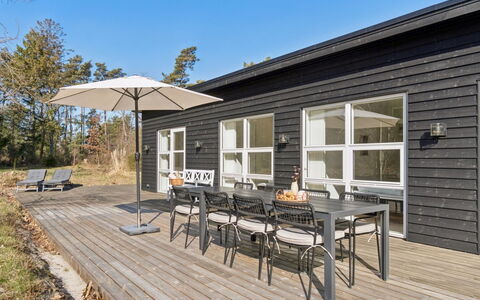 Svenja - 300M from the Sea: Loft, Gulvbelægning, Indretning, Etage, Kompositmateriale, Møbel, Udvej, Hotel, Design, Dagslys