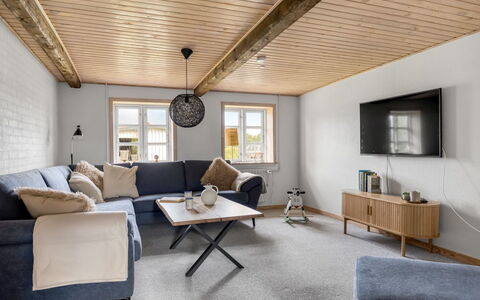Nette - 15Km from the Sea: Møbel, Indretning, Gulvbelægning, Træ, Couch, Etage, Loft, Stue, Hjem, Værelse