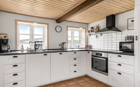 Nette - 15Km from the Sea: Køkken, Træ, Cabinetry, Countertop, Køkken Apparat, Komfur, Større Bandage, Gulvbelægning, Håndvask, Tap
