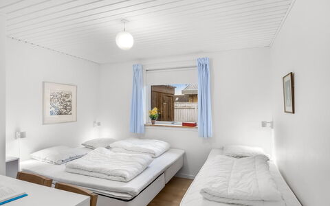 Heida - 1.5Km from the Sea: Soveværelse, Hjem, Seng, Sengetøj, Loft, Sengetøj, Fryser, Sne, Bed Frame, Vinter