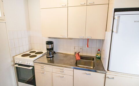 Impilinna 3: Køkken Apparat, Køkken, Større Bandage, Køkkenvask, Countertop, Gulvbelægning, Komfur, Håndvask, Komfur, Cabinetry