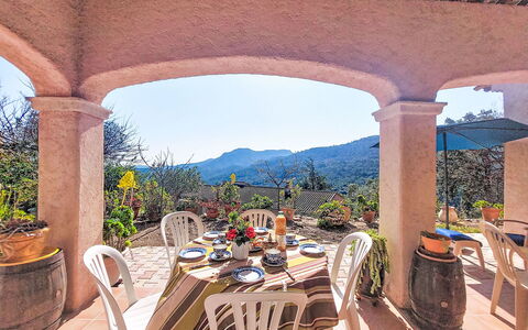 L'Argentière: Blomsterkrukke, Hacienda, Estate, Altan, Stueplante, Villa, Landscaping, Eco Hotel, Stol, Gårdsplads