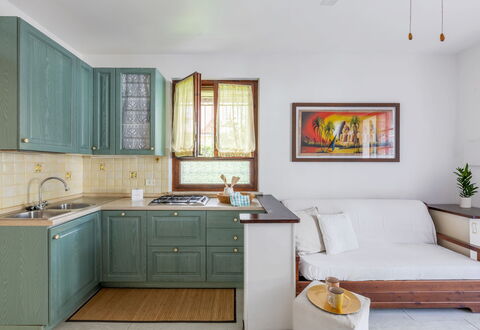 Veranda sul Conero: Møbel, Indretning, Cabinetry, Gulvbelægning, Træ, Køkken, Countertop, Etage, Køkken Apparat, Værelse