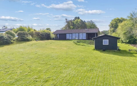 Heike - 650M from the Sea: Græs, Græs-, Hus, Almindeligt, Busk, Sommerhus, Tag, Hjem, Land Lot, Landskab