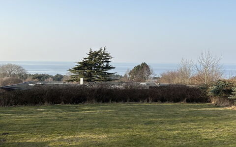 Heike - 650M from the Sea: Himmel, Almindeligt, Land Lot, Lawn, Landscaping, Evergreen, Parkere