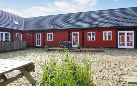 Yaris - 4.5Km from the Sea: Blå, Sommerhus, Hus, Hjem, Stuehus, Estate, Sidespor