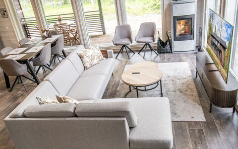 Villa Lumo: Hjem, Møbel, Stue, Couch, Lejlighed, Trægulve, Stol, Kaffebord