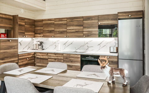 Villa Lumo: Møbel, Indretning, Gulvbelægning, Træ, Køkken, Countertop, Etage, Køkken & Spisebord, Trægulve, Bord
