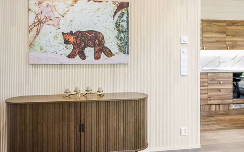 Villa Lumo: Træ, Indretning, Møbel, Gulvbelægning, Etage, Værelse, Stue, Naturmateriale, Bejdse, Billedramme