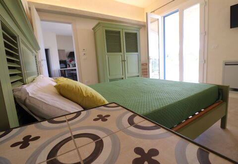 Elegante Villa Casale 50: Møbel, Seng, Soveværelse, Indretning, Etage, Gulvbelægning, Træ, Sengetøj, Sengetøj, Værelse