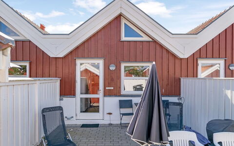 Ake - 10M to the Fjord: Tag, Hjem, Dør, Sommerhus, Skygge, Sidespor, Gård, Estate, Backyard