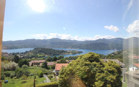 Bellavista Dimora Storica Vista Lago: Bjergrige Landskabsformer, Bjerg, Krop Af Vand, Vandressourcer, Bakke, Highland, Landskab, Coastal Og Oceaniske Landskabsformer, Bank, Hill Station