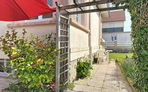 La Rose des Pins: Blomsterkrukke, Skygge, Have, Stueplante, Gård, Altan, Markise, Backyard, Blomsterhandlere, Gårdsplads