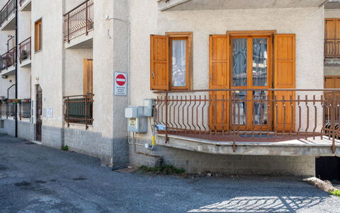 Ai Piedi del Monte: Væg, Kompositmateriale, Lejlighed, Beton, Jern, Gelænder, Altan, Trappe, Baluster, Dagslys