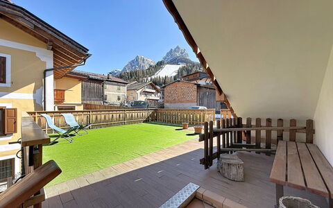 Cesa Gaby: Hjem, Bjergkæde, Altan, Alps, Dal, Tømmer, Bejdse, Villa, Bjerglandsby, Hotel